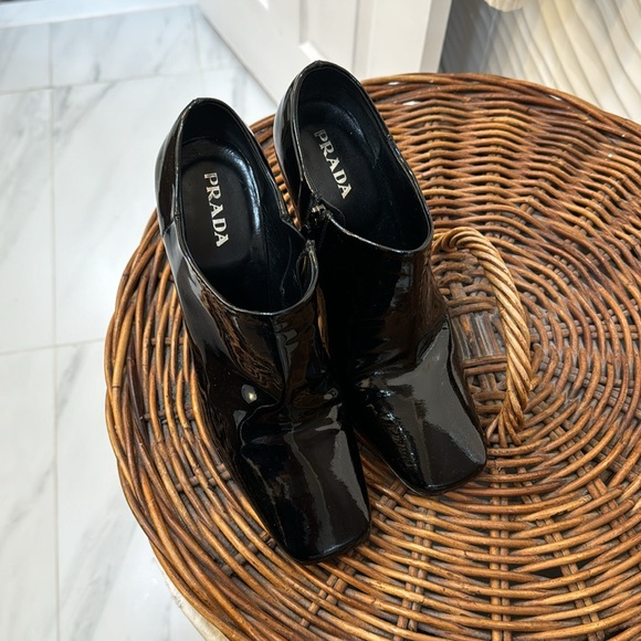 Prada - Picture 7 of 8